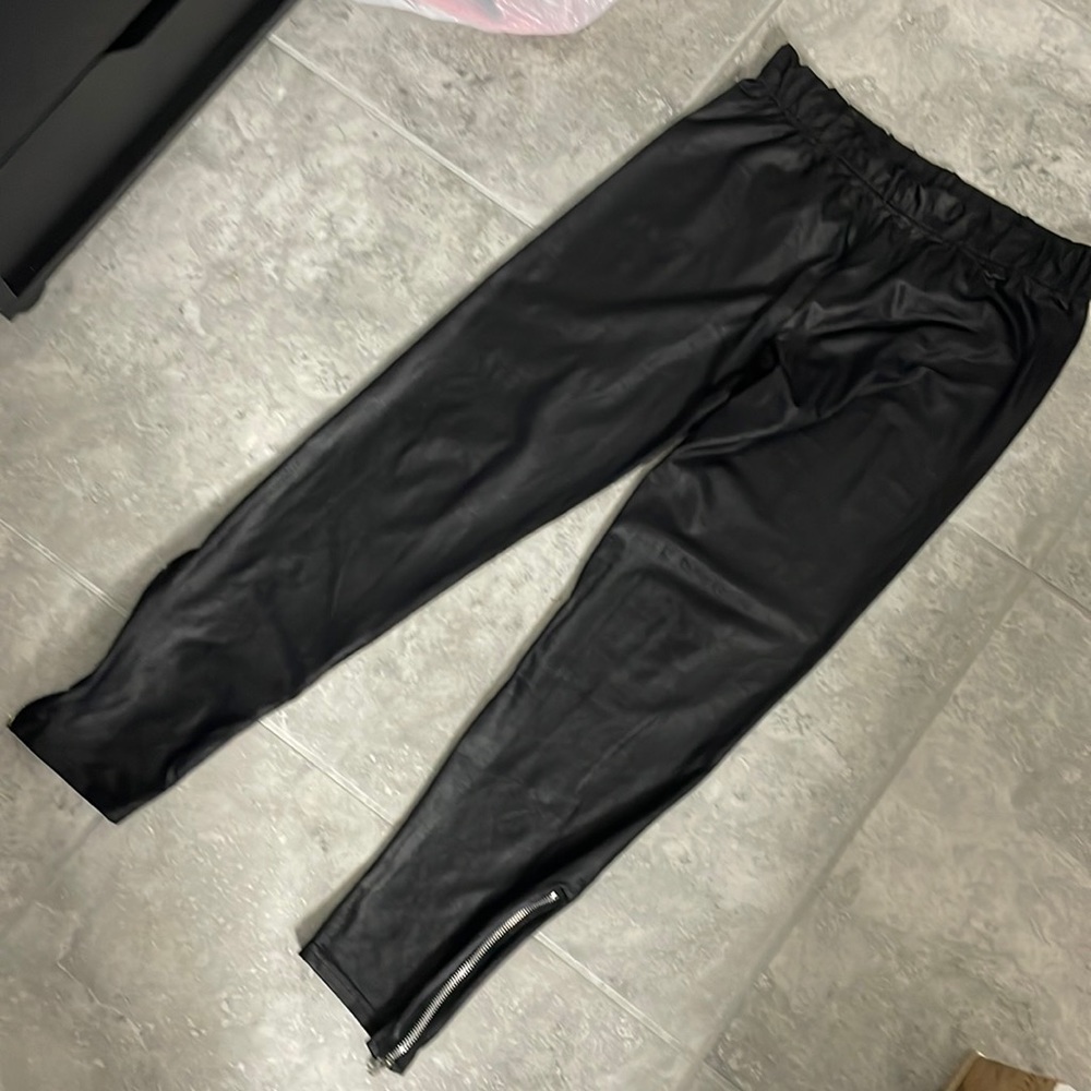 KARDASHIAN KOLLECTION